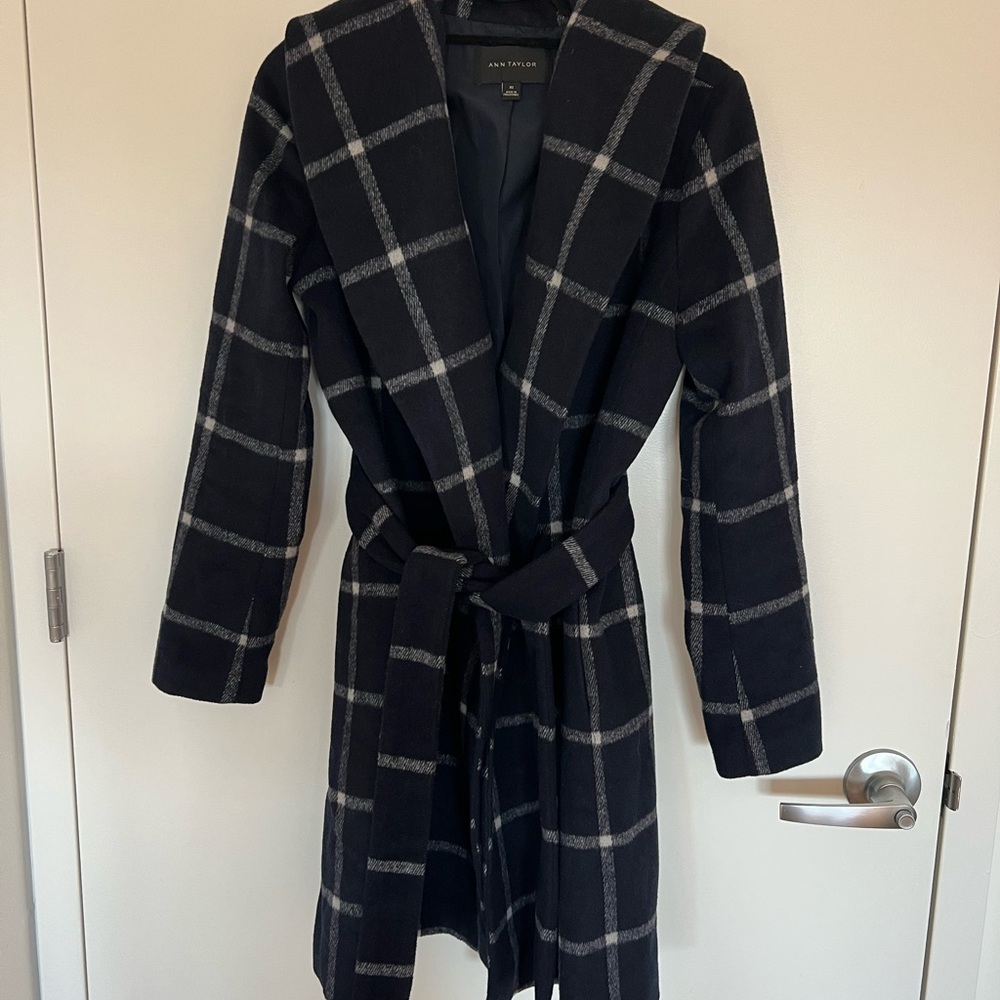Ann Taylor Windowpane Navy White Plaid Belted Wool Wrap Coat Size XS - Picture 2 of 5